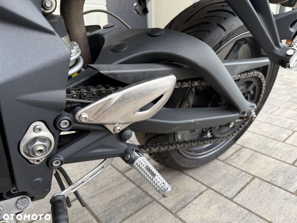 Triumph Street Triple - 14