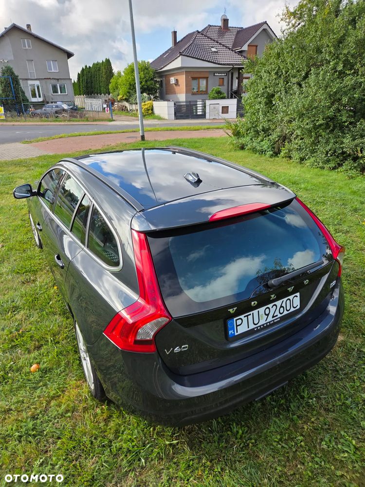 Volvo V60 D2 Momentum - 16