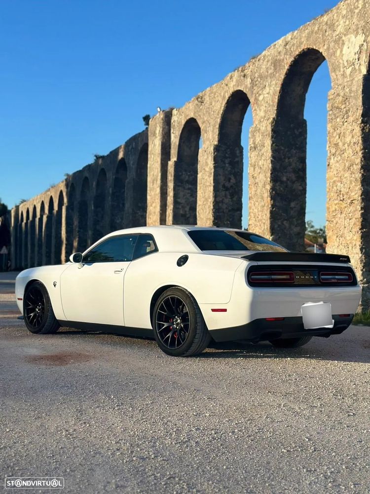 Dodge Challenger Auto SRT Hellcat - 6