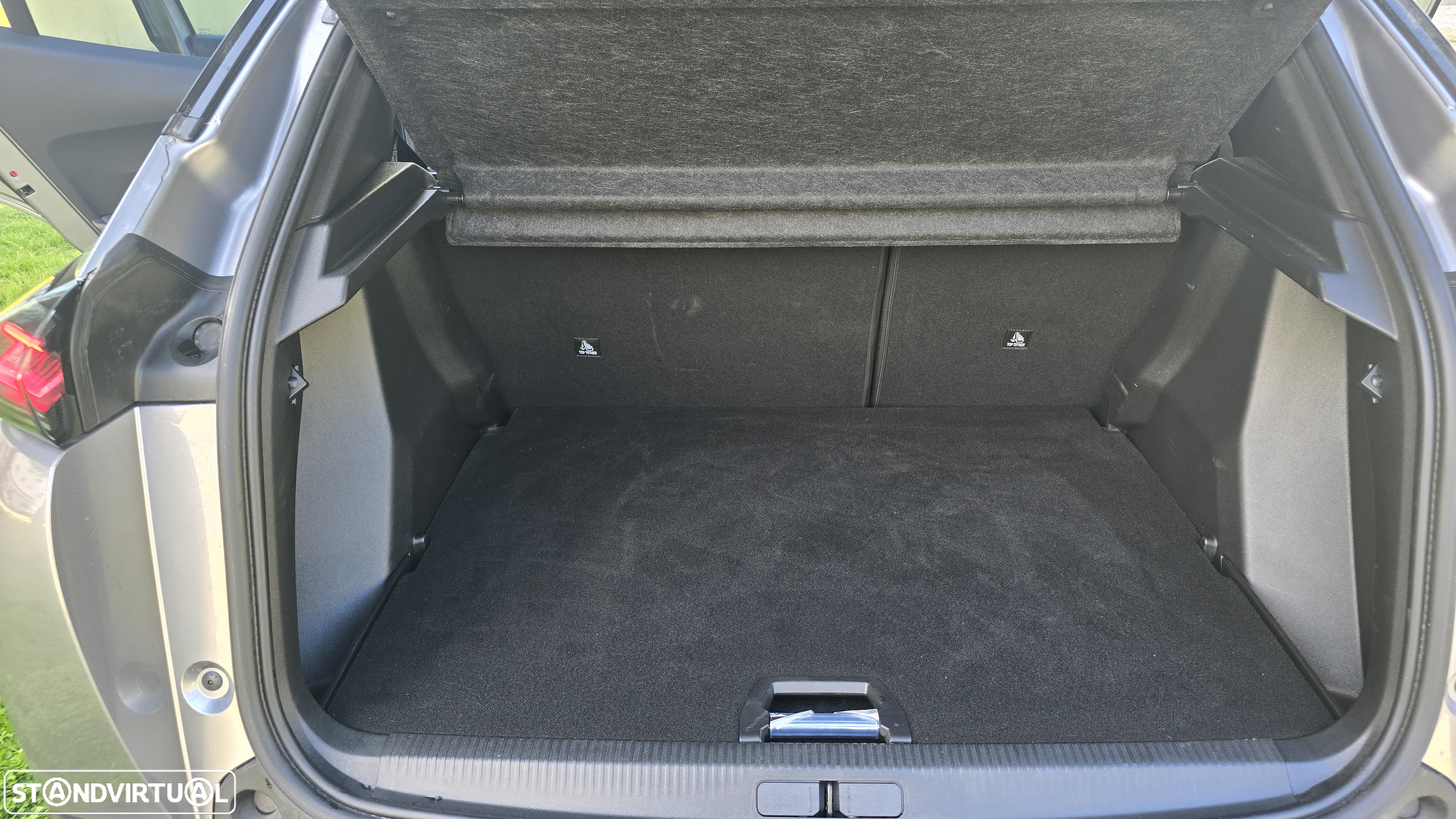 Peugeot 2008 1.2 PureTech Allure Pack EAT8 - 22
