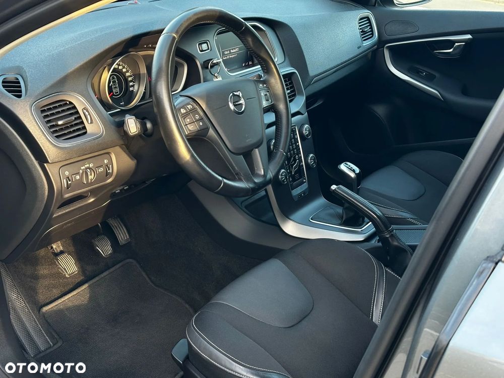 Volvo V40 D2 - 10