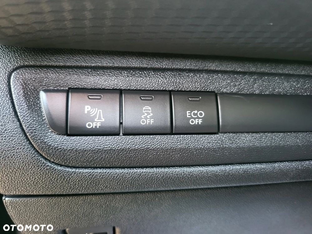 Peugeot 2008 1.2 Pure Tech Allure S&S - 19