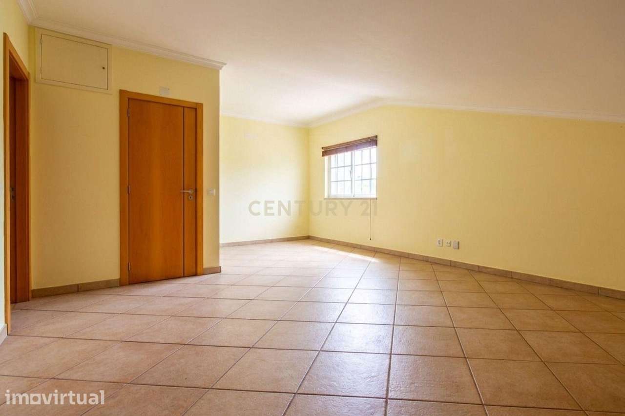 Moradia Isolada T5 - com um Quarto no R/C -  Fernão Ferro - Grande imagem: 4/30