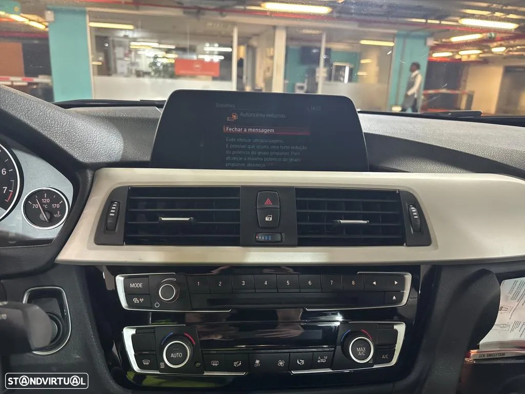 BMW 330 e iPerformance Advantage - 5
