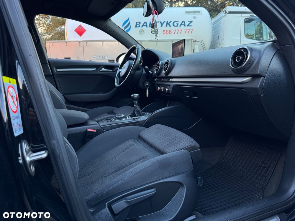 Audi A3 Sportback 1.6 TDI S line Sportpaket - 7