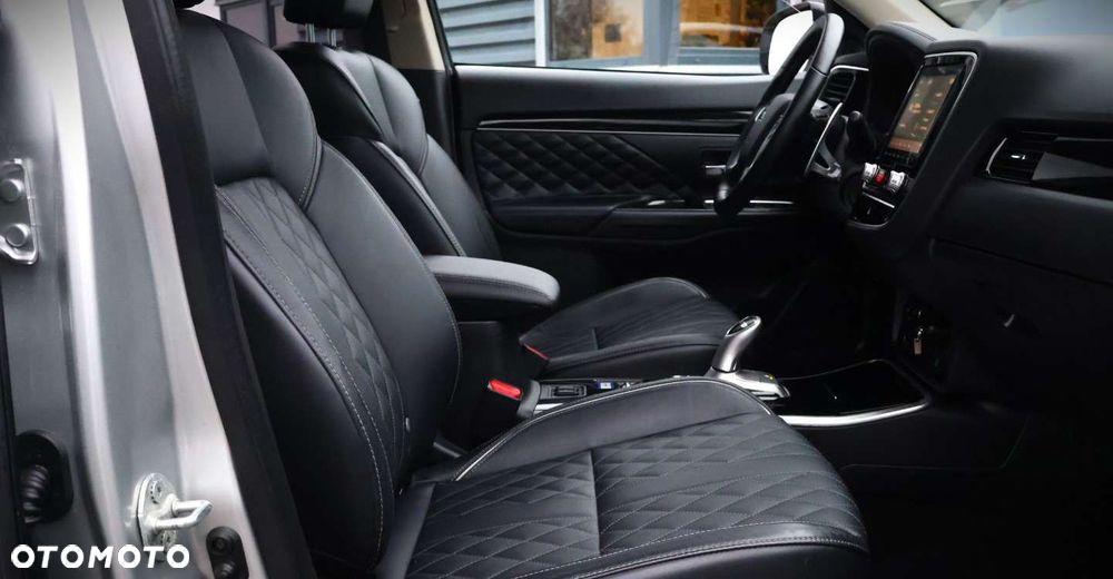 Mitsubishi Outlander - 21