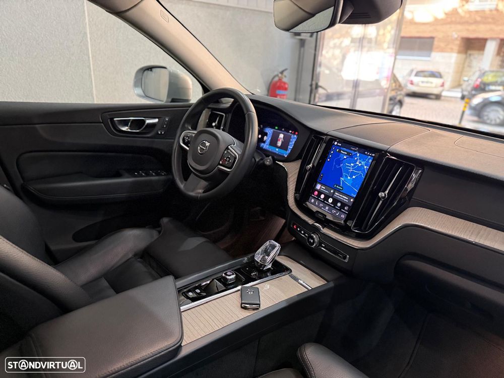 Volvo XC 60 2.0 B4 Plus Bright - 28
