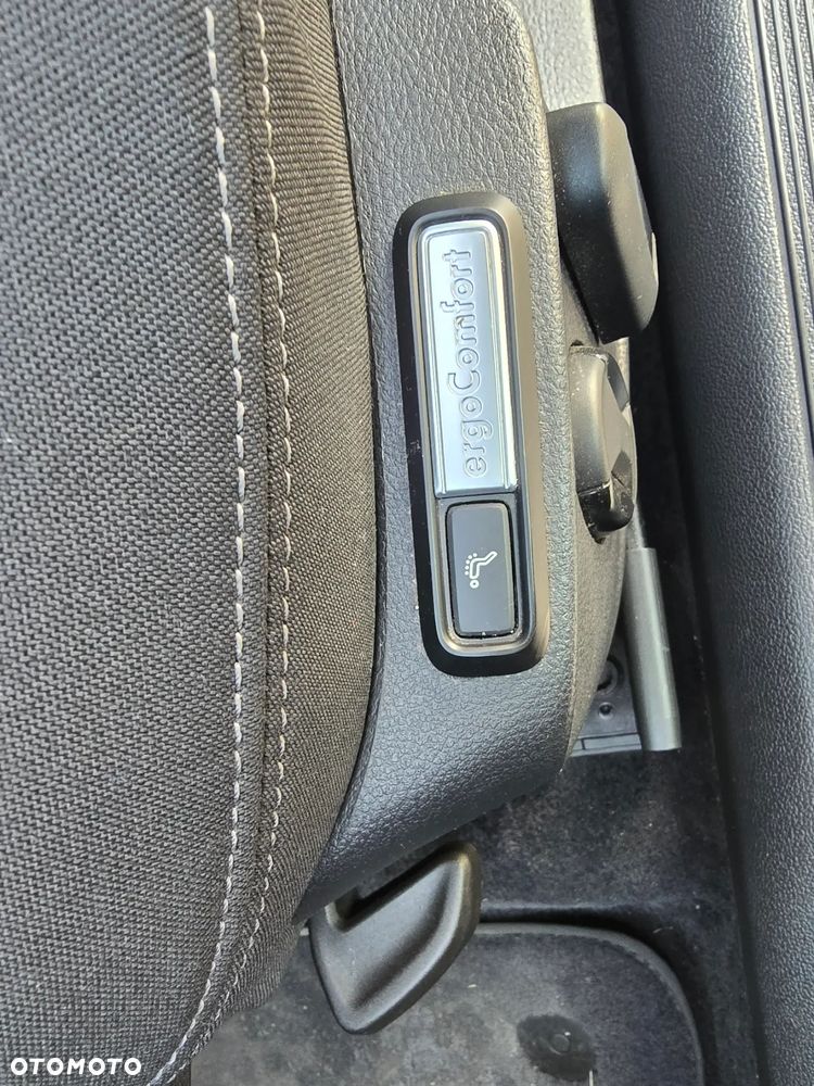 Volkswagen Passat 2.0 TDI SCR BlueMotion Technology 4Motion Trendline - 8