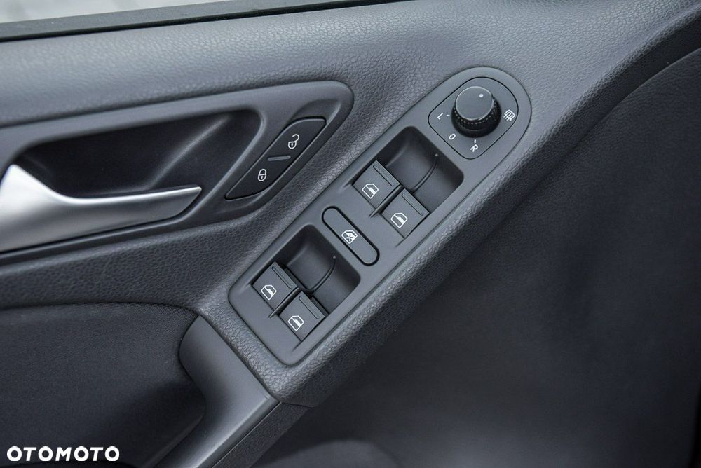 Volkswagen Golf VI 2.0 TDI Highline - 24