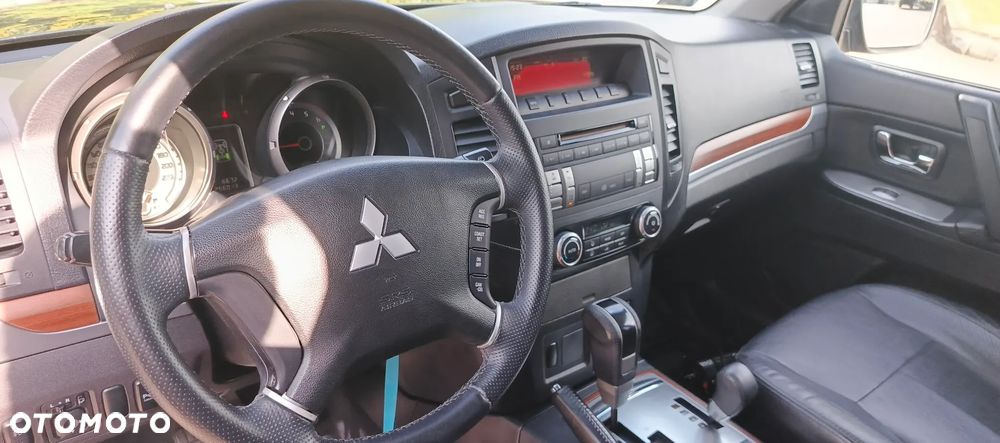 Mitsubishi Pajero - 14