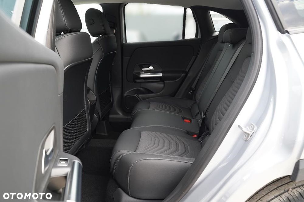 Mercedes-Benz GLA 200 mHEV Progressive 7G-DCT - 9