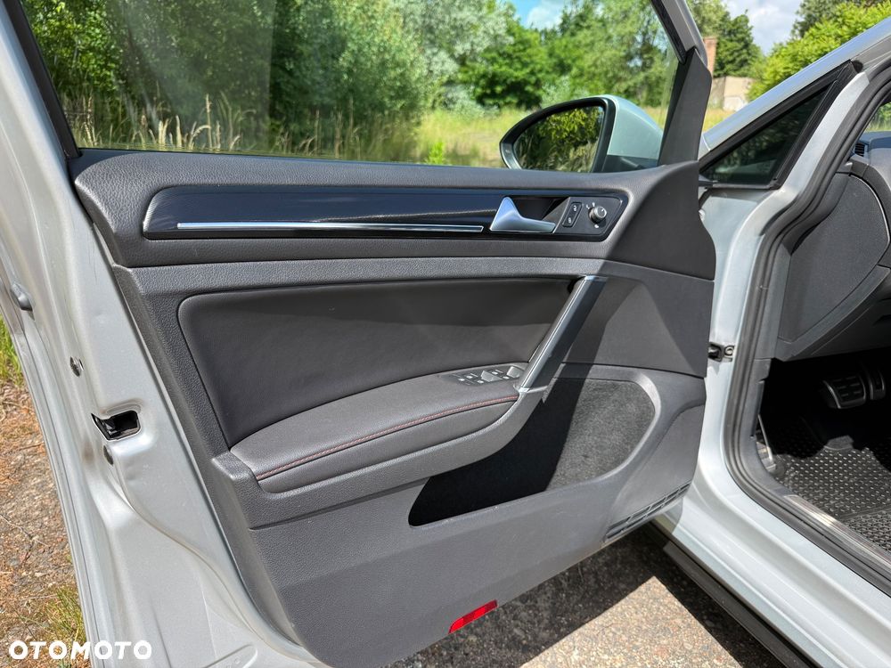 Volkswagen Golf - 20