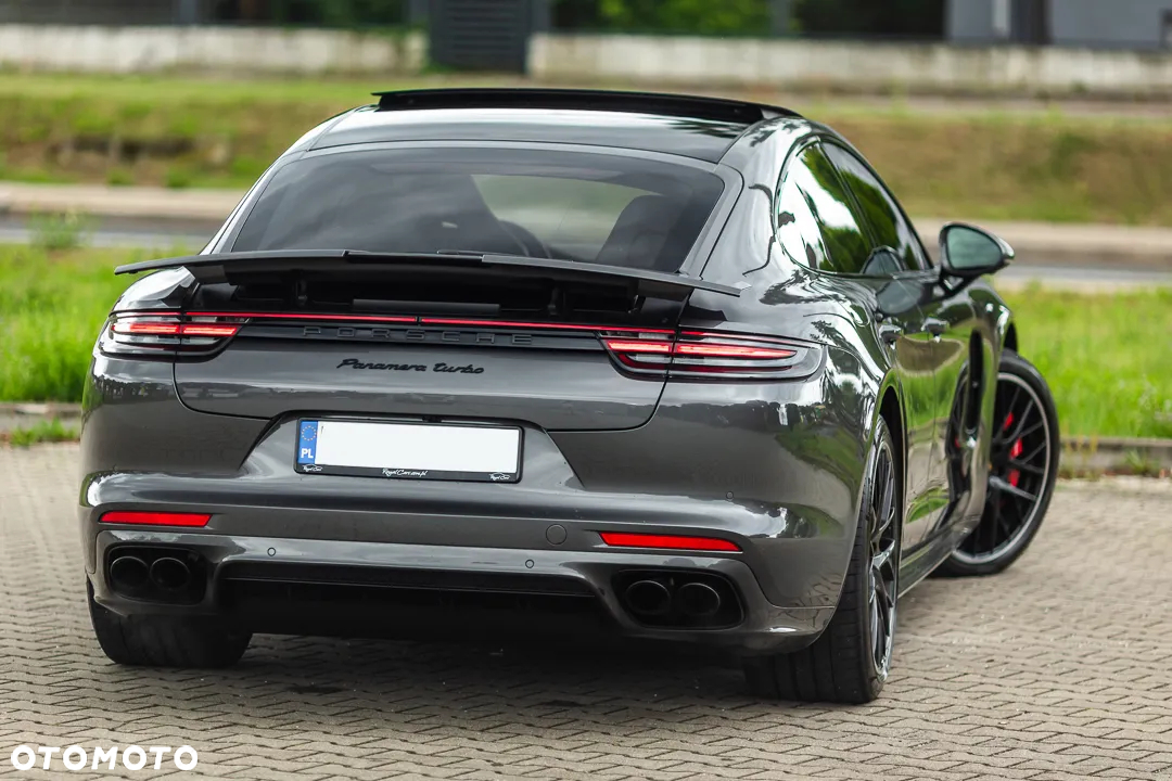 Porsche Panamera Turbo - 12