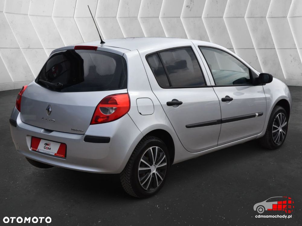 Renault Clio - 10