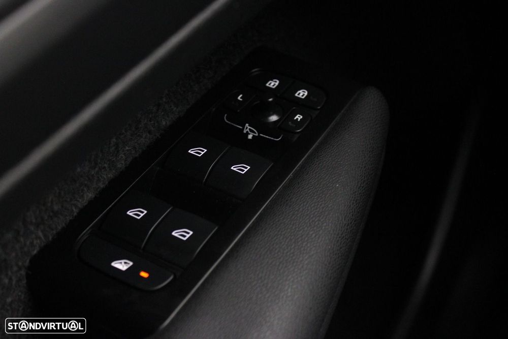 Volvo XC 40 1.5 T2 Momentum Core — fotografia 26