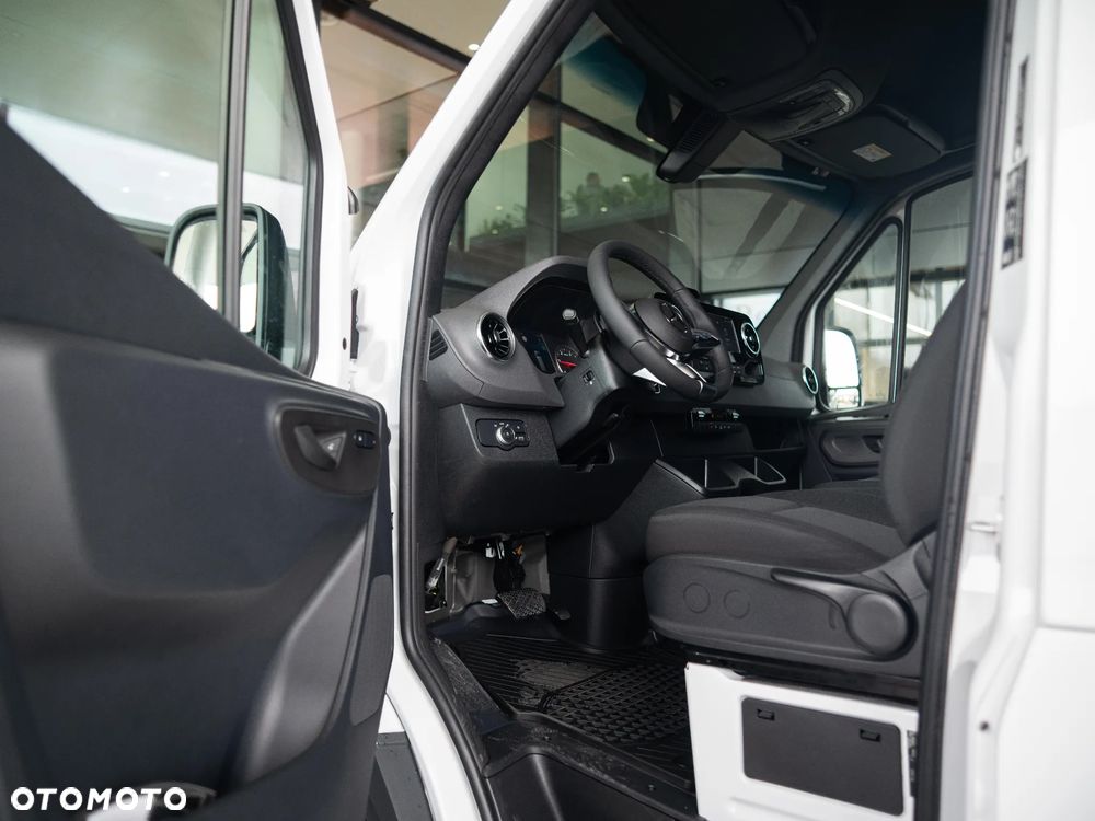 Mercedes-Benz Sprinter - 9