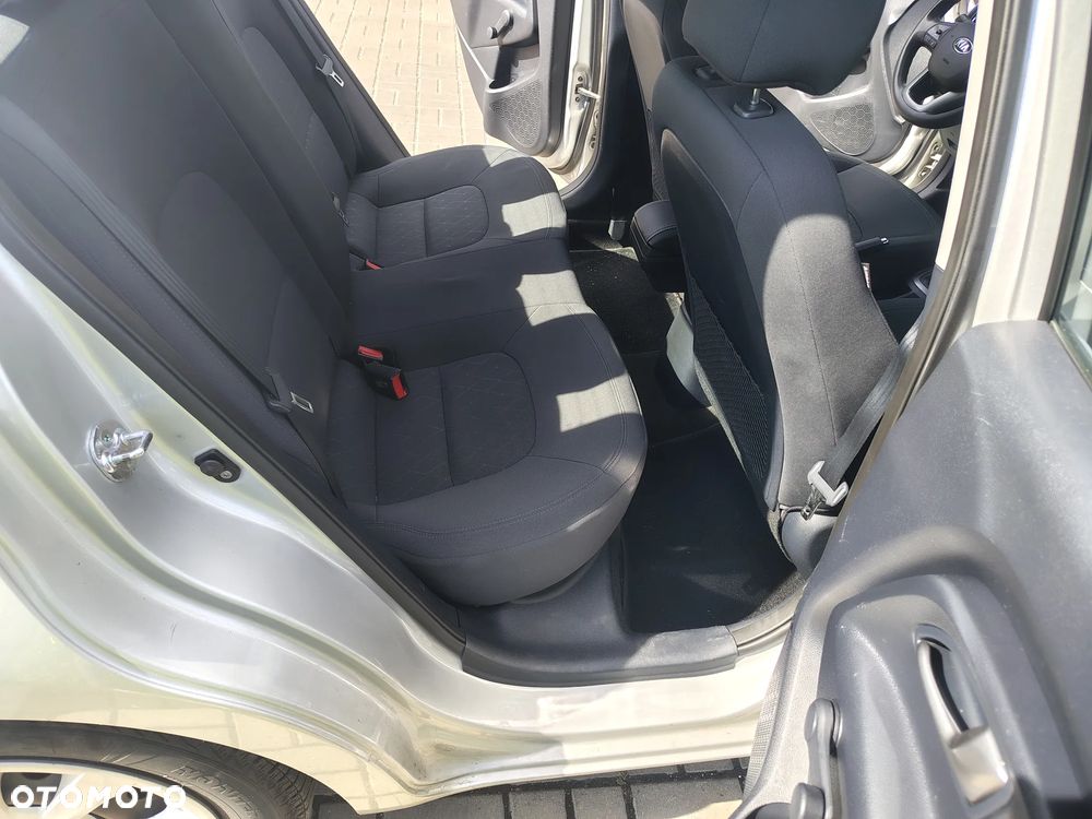 Kia Rio - 14