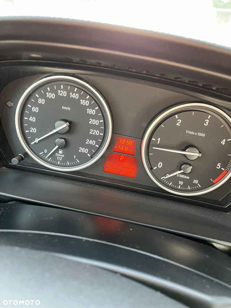 BMW Seria 5 525d - 23