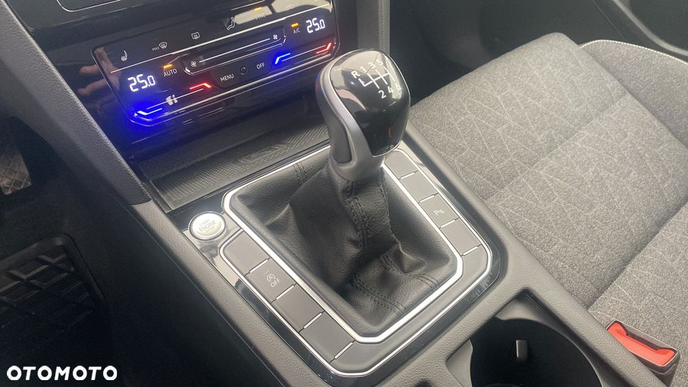 Volkswagen Passat - 19