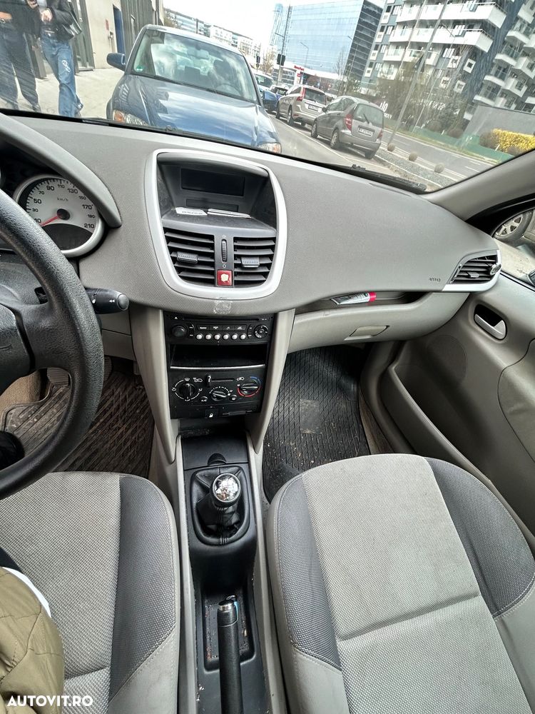 Peugeot 207 - 8