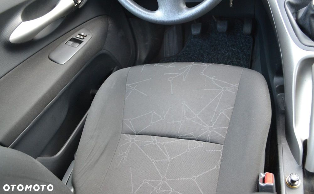 Toyota Auris 1.33 VVT-i Terra - 32