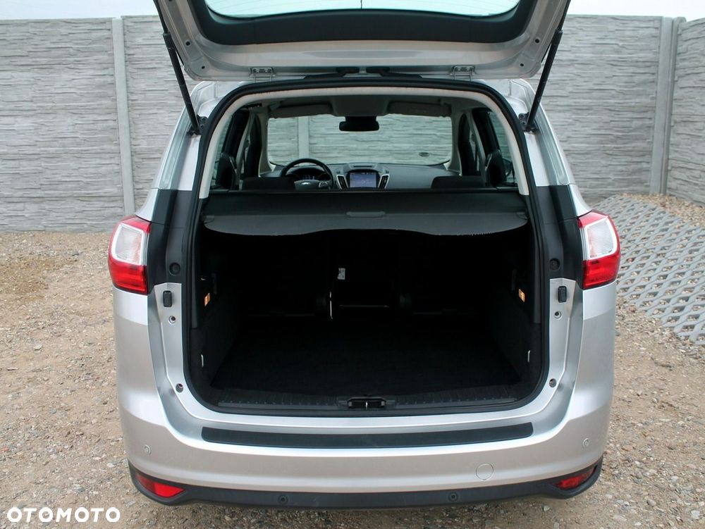 Ford Grand C-MAX - 32