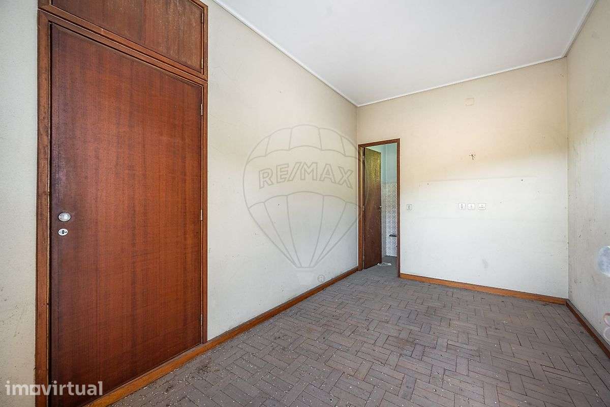 Prédio para renovar no centro da vila de Caldelas, Amares! - Grande imagem: 4/40