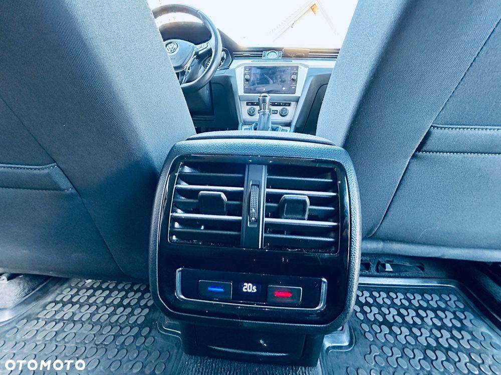 Volkswagen Passat - 15