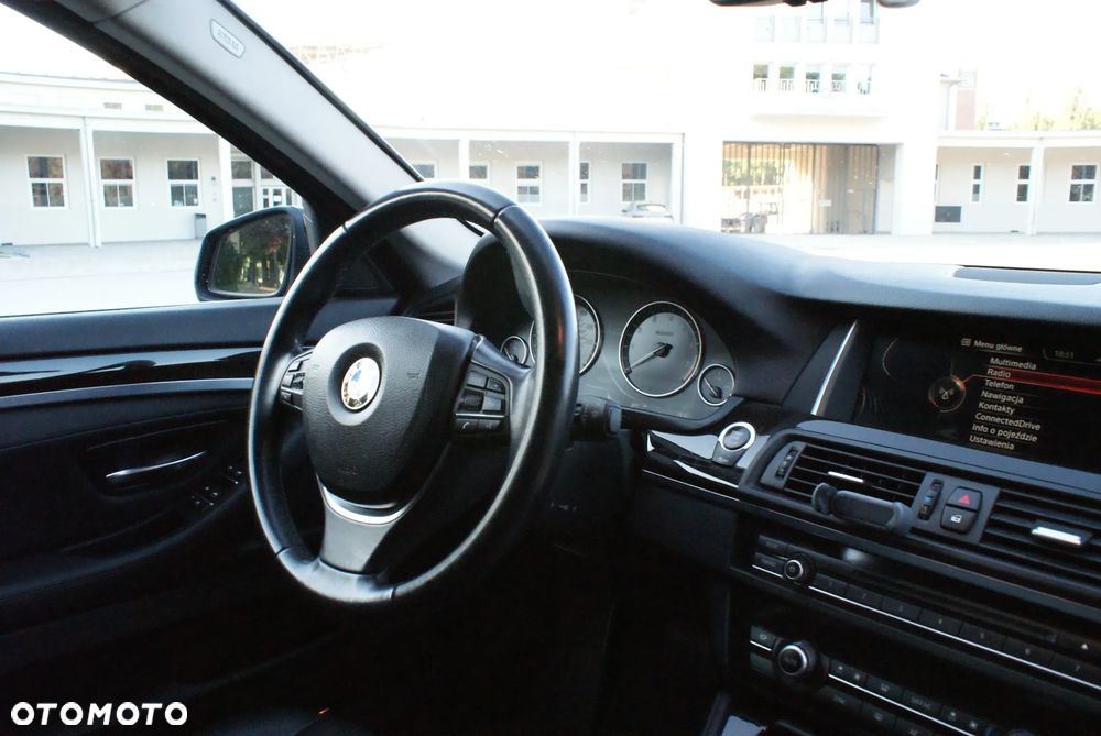 BMW Seria 5 528i Sport-Aut Luxury Line - 21