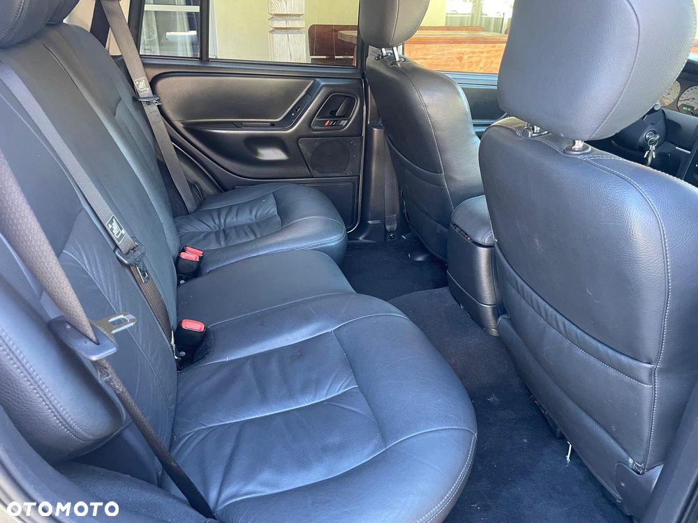 Jeep Grand Cherokee - 12