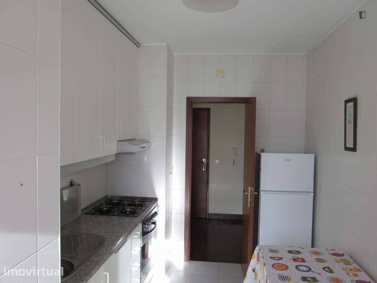 Apartamento com 1 quartos - localizado em Senhora da Hora Porto - Grande imagem: 4/12