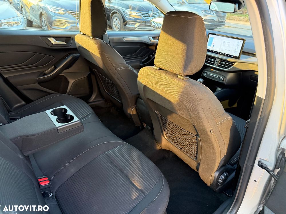 FORD Focus 2023 — imagine 8