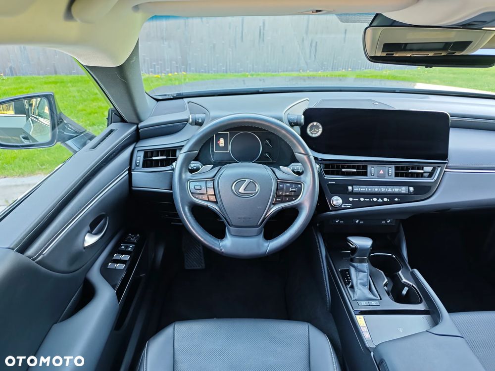Lexus ES 300h Business Edition - 16