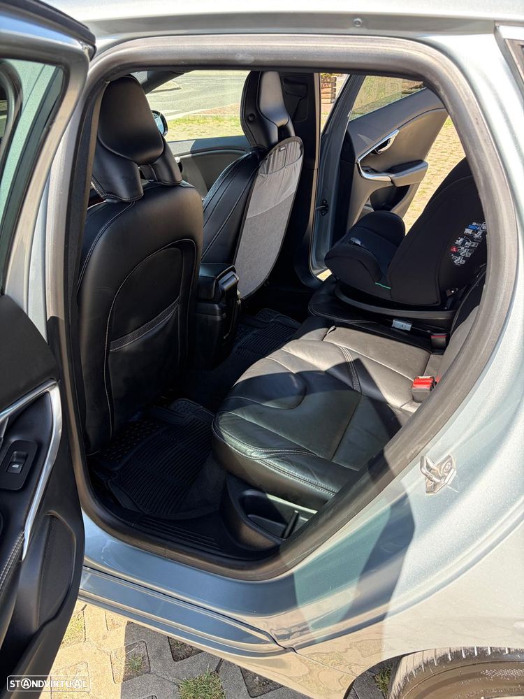 Volvo V40 D2 R Design - 11