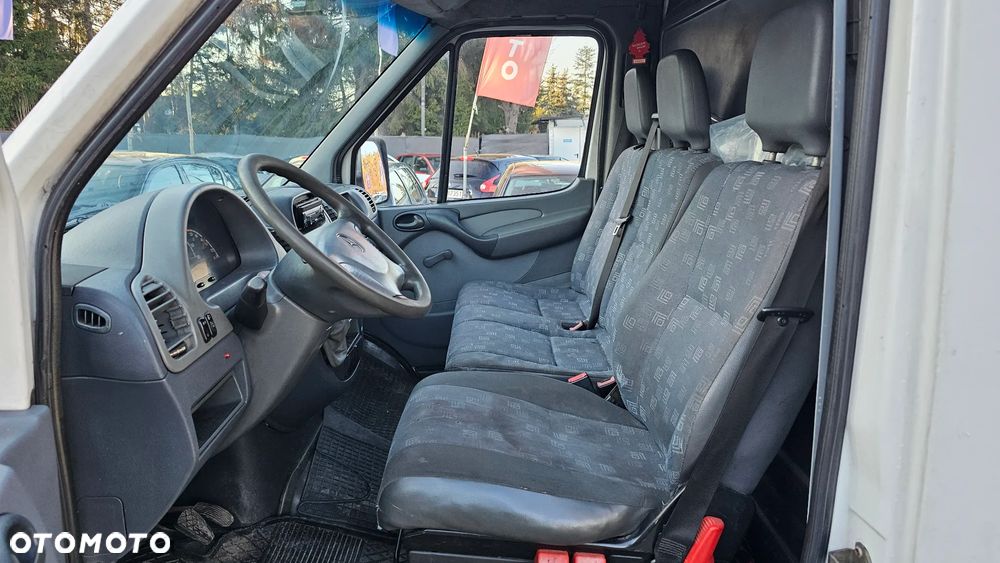 Mercedes-Benz Sprinter - 15