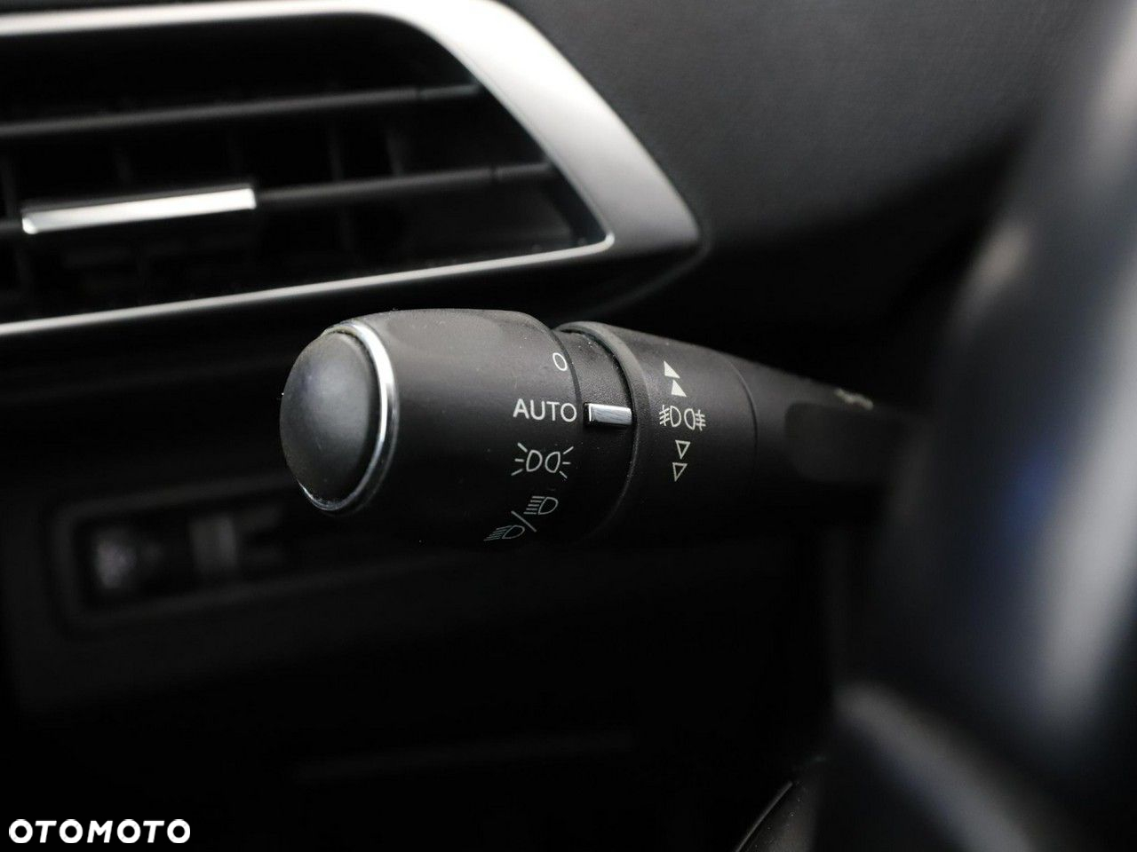 Peugeot 3008 1.2 PureTech Allure S&S - 38