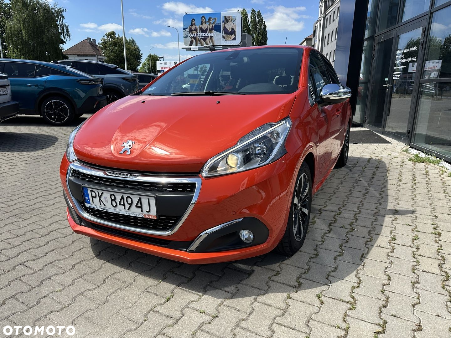 Peugeot 208 - 8