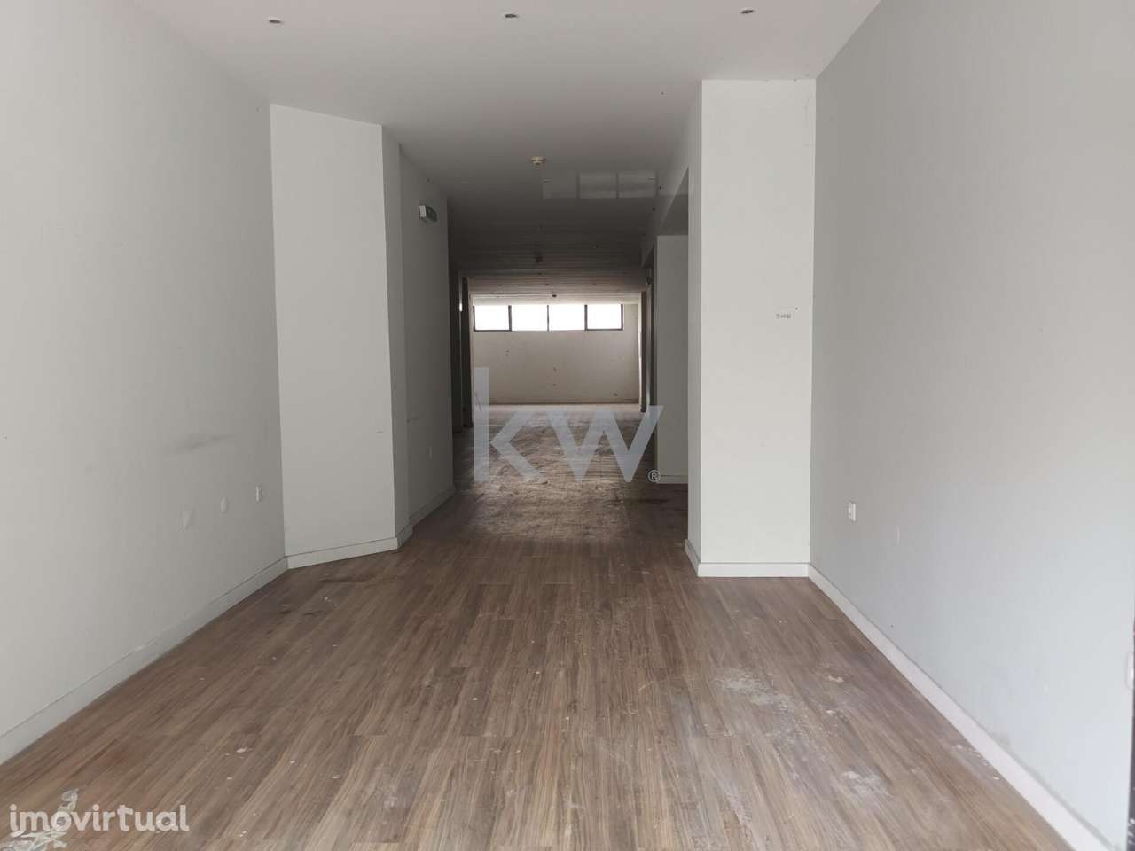 Loja com 337 M² na Av Fernão de Magalhães Porto - Grande imagem: 3/32