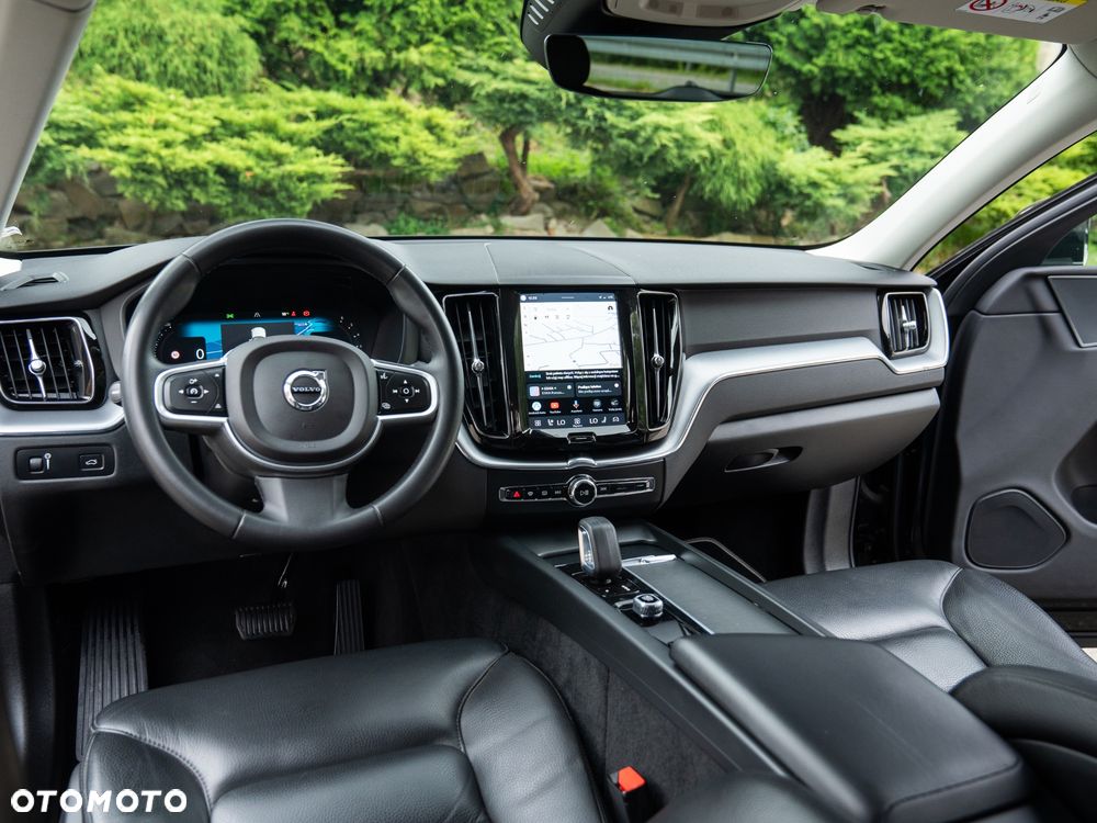 Volvo XC 60 B4 D AWD Geartronic Momentum Pro - 27