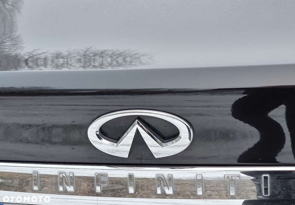 Infiniti Q70 - 33