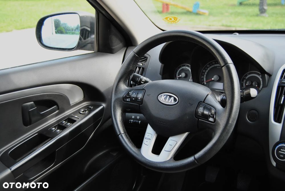Kia Ceed - 10