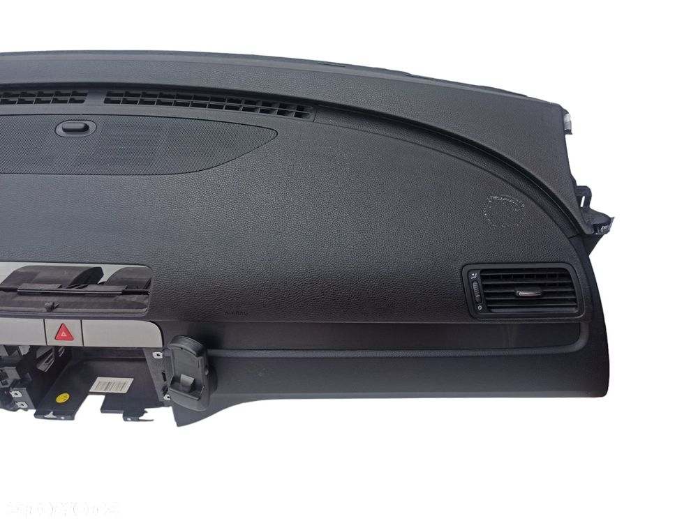 Deska rozdzielcza kokpit konsola VW PASSAT B6 B7 CC Europa - 9