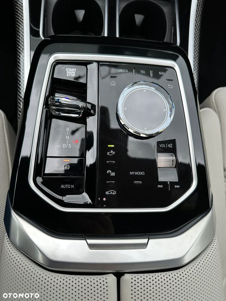 BMW Seria 7 M760e PHEV xDrive Individual Edition sport - 19