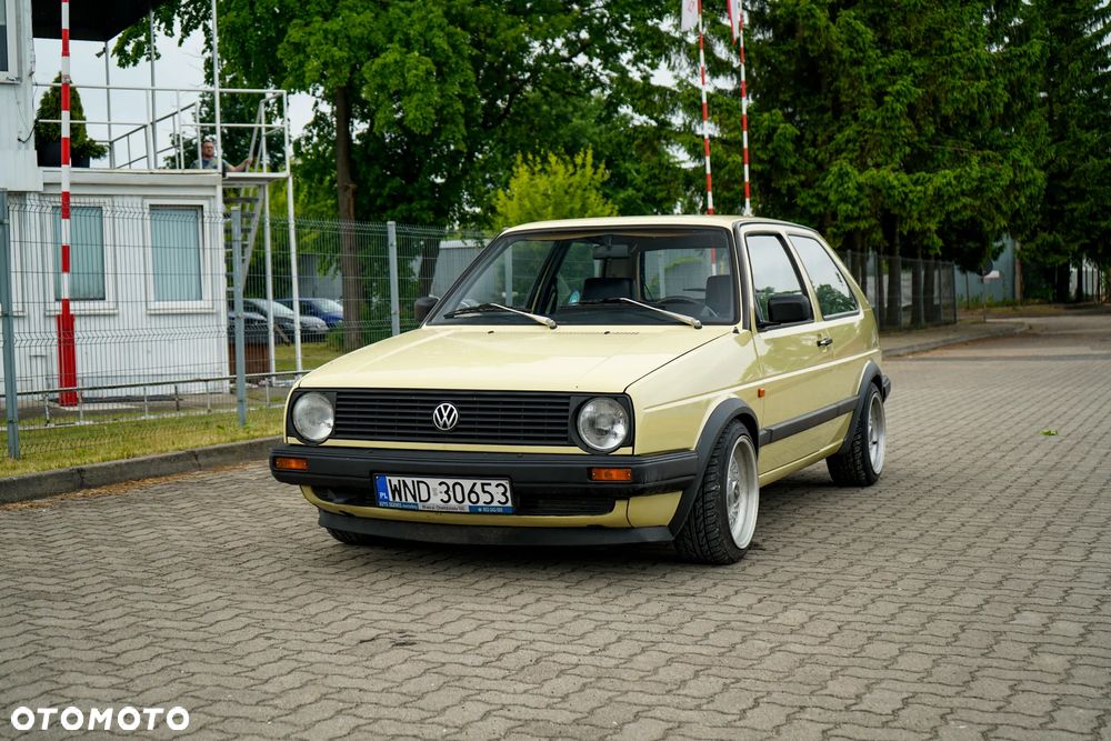Volkswagen Golf - 1