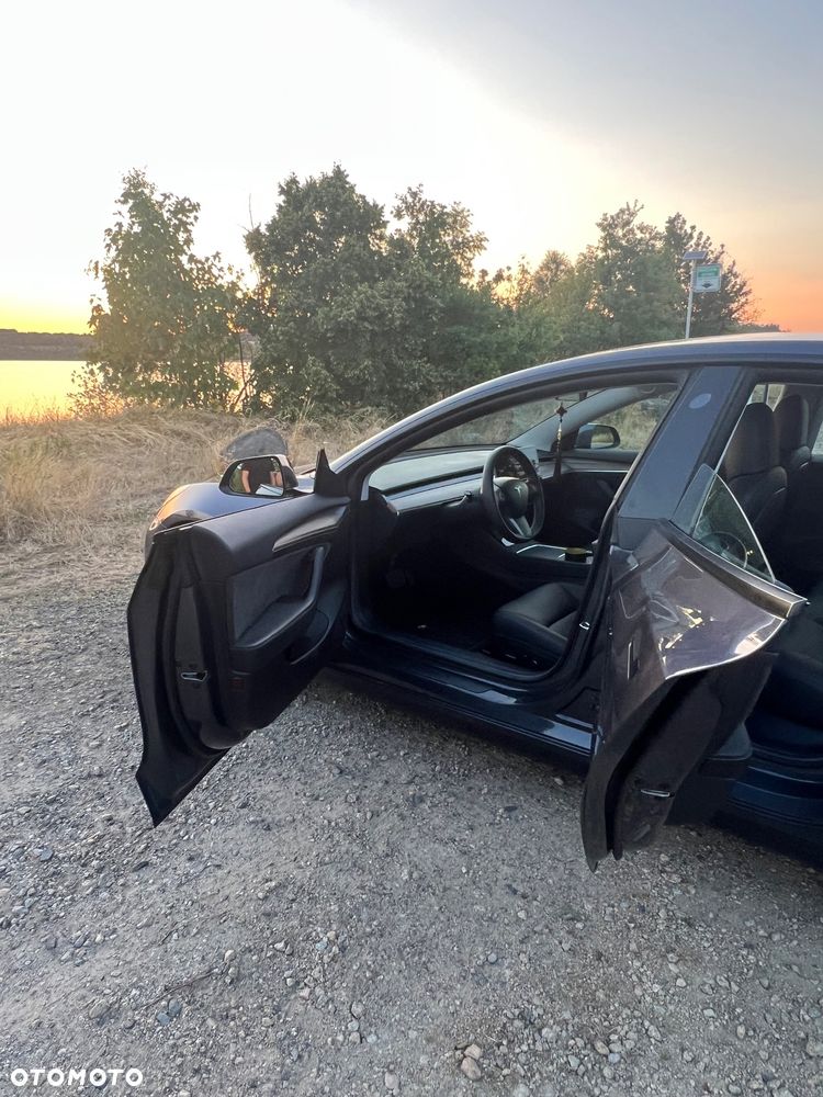 Tesla Model 3 - 7