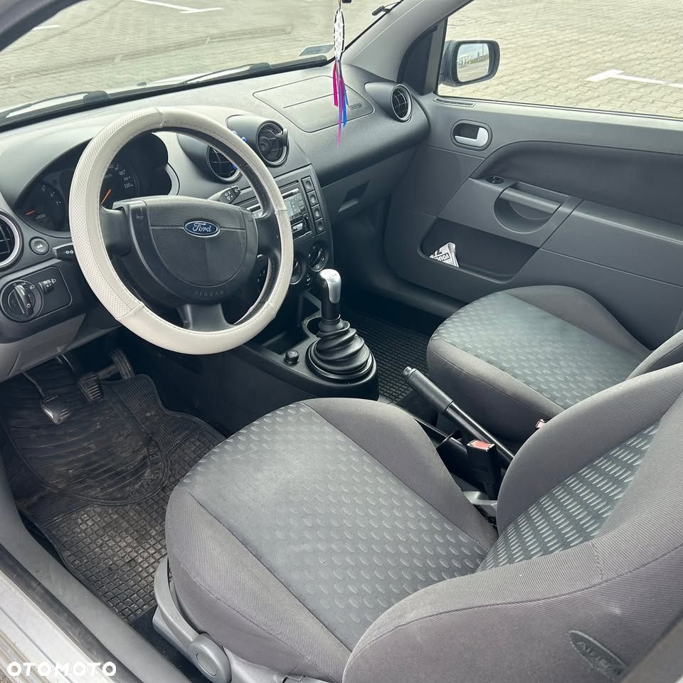 Ford Fiesta - 7