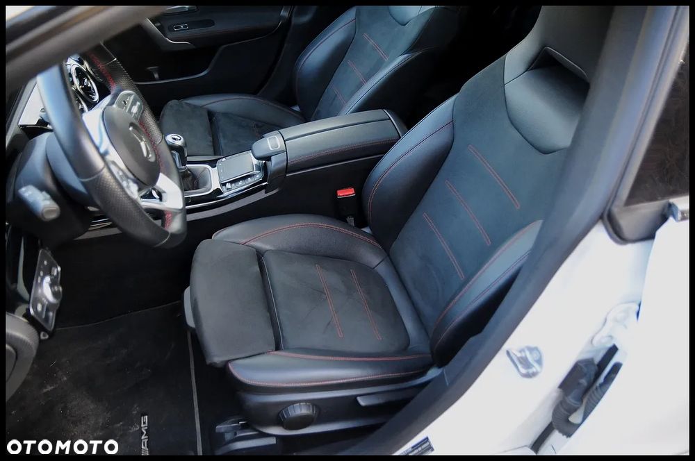 Mercedes-Benz CLA 180 AMG Line - 26