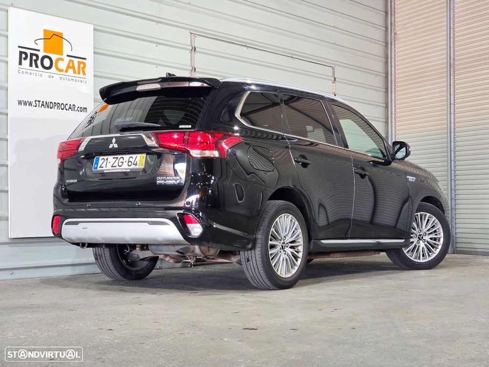 Mitsubishi Outlander - 2
