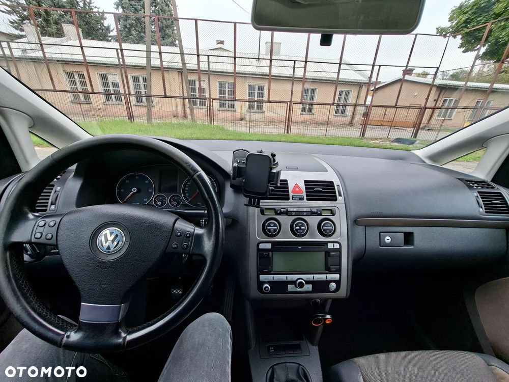 Volkswagen Touran - 19