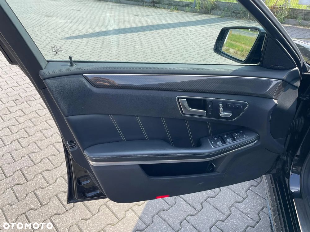Mercedes-Benz Klasa E 63 AMG S 4-Matic - 17
